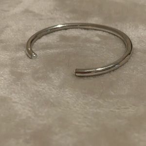 Silver bangle with pearl